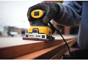 Шлифмашина вибрационная DeWALT DWE6411