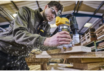 Фрезер окантовочный DeWALT D26200