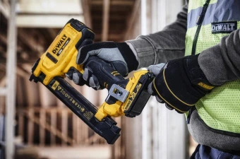 Степлер скобозабивний акумуляторний DeWALT, 18В XR Li-Ion, довжина/ширина скоби 25/19.7 мм, вага 2.2