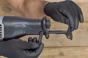 Пила шабельна мережева BLACK+DECKER, 750 Вт, 0 - 2800 ход/хв, величина ходу 20 мм, вага 2.4 кг