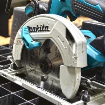 Акумуляторна дискова пила Makita DHS680Z (18 В, без АКБ, 165 мм)
