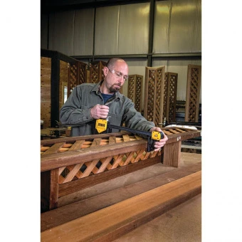 DeWALT Струбцина "XL" швидкозатискна, 600мм, максимальний тиск 270 кг.