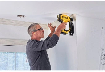 Пістолет цвяхозабивний акумуляторний безщітковий фінішний DeWALT, 18В XR Li-Ion 2 Аг, діаметр/довжин