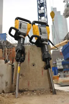 Молоток отбойный DEWalt, 28мм, шестигран.патрон, 1600Bт, 35Дж, 18.4кг. + зубило.