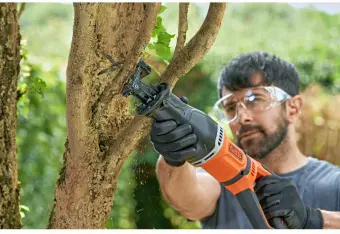 Шабельна пила мережева BLACK + DECKER, 750 Вт