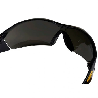 Окуляри DeWALT Structure™, тоновані, полікарбонатні, з  м'якими гумовими носотримачами