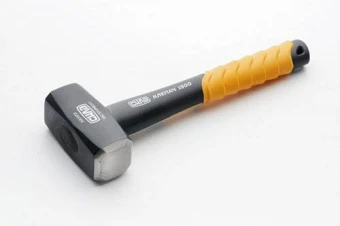 Кувалда с фиберглассовой рукояткой КЛЕПАЧ (2000гр) СИЛА