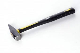 Молоток слесарный с фиберглассовой рукояткой (600гр) СИЛА