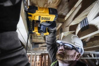 Степлер скобозабивний акумуляторний DeWALT, 18В XR Li-Ion, довжина/ширина скоби 25/19.7 мм, вага 2.2