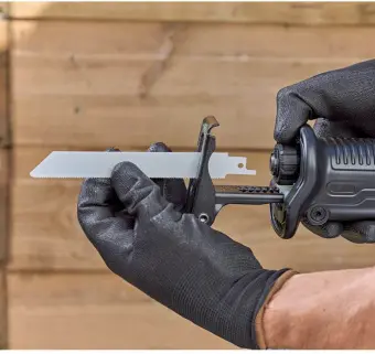 Шабельна пила мережева BLACK + DECKER, 750 Вт