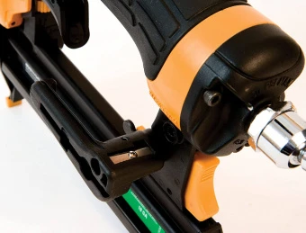 Пістолет скобозабивний BOSTITCH, пневматичний, тип кріплення "SX",4-16 мм | SX1838-E