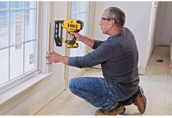 Пістолет цвяхозабивний акумуляторний безщітковий фінішний DeWALT, 18В XR Li-Ion 2 Аг, діаметр/довжин