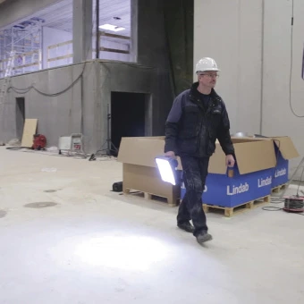 SCANGRIP Прожектор переносной 2500 lumen VEGA LITE C+R (С рассеянным светом на аккумуляторе) | 03.54