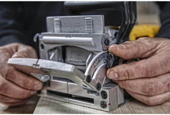 Фрезер ламельный DeWalt, 600 Вт, 10000 об/мин, чемодан.