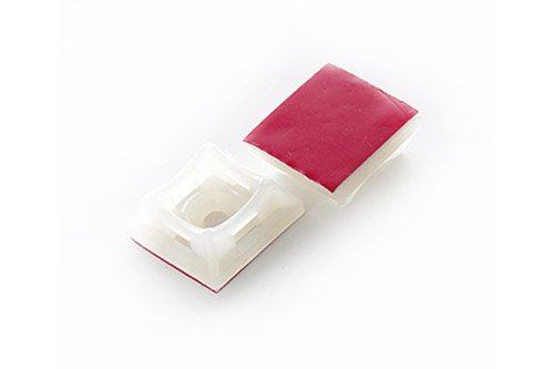 Площадка универсальная 20х20 самокл. с отверстием для стяжки шириной до 5мм белая (пач 50шт) ARPO