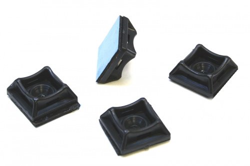 Площадка универсальная 20х20 с отверстием для стяжки шириной до 5мм черная (пач 10шт) APRO