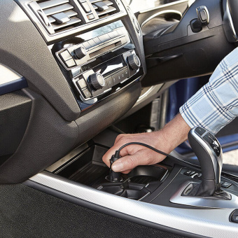 Компресор автомобільний BLACK + DECKER, напруга 12 В, максимальний тиск 11 бар, вага 1.8 кг