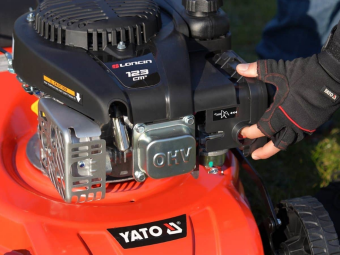 Газонокосарка бензинова YATO 2,1кВт, ширина різання: Ø= 41см, травозбірник- 40л