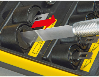 STANLEY STHT0-73872 Набор скальпелей "Hobby", 12 различных типов лезвий, две рукоятки, в кейсе.