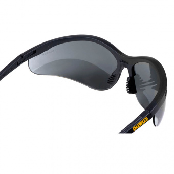 Окуляри DeWALT Reinforcer™, тоновані, полікарбонатні, з  м'якими гумовими накладками на дужках