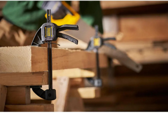 STANLEY FMHT0-83232 Струбцина "FatMax M" быстрозажимная, макс. размер 150мм -270мм, давление 45кг.