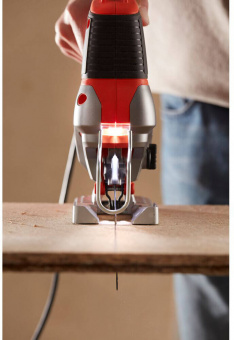 Пила лобзикова мережева BLACK + DECKER, 650 Вт, швидкість 0 - 3.100 хід/хв, кут розпилювання: 0-45 °