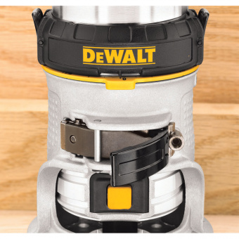 Фрезер окантовочный DeWALT D26200