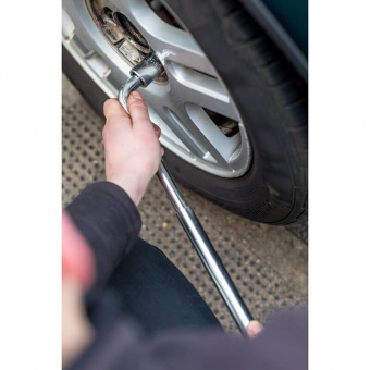 STANLEY Ключ телескопический для замены колес, две головки 17/19 мм и 21/23 мм.