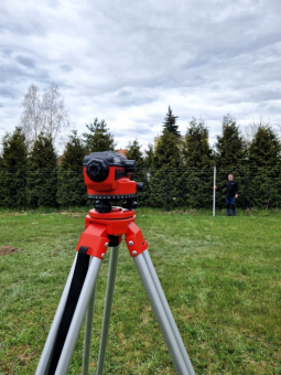 Нівелір оптичний авто-налаш YATO об'єктив Ø= 38мм, кратніс- 32Х, раді дії- 0,5-50 м, точніс- 1мм/30м