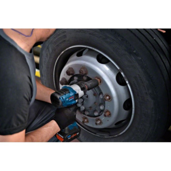 Акумуляторний ударний гайковерт Bosch GDS 18V-1050 H (2х18 В, 8 А*год) (06019J8502)