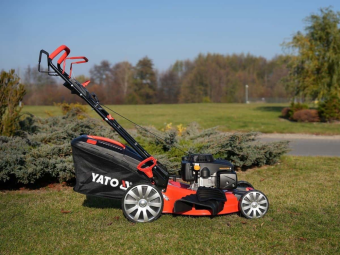 Газонокосарка бензинова YATO з приводом: 4,5кВт, ширина різання: Ø= 56 см, травозбірник- 62л