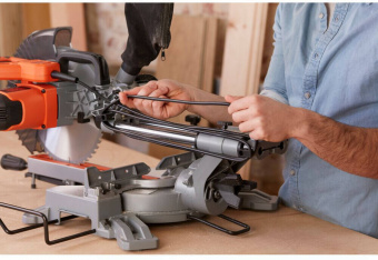 Пила торцювальна мережева BLACK+DECKER, 1600 Вт, диск 216х30 мм, 4800 об/хв, XPS, вага 12 кг