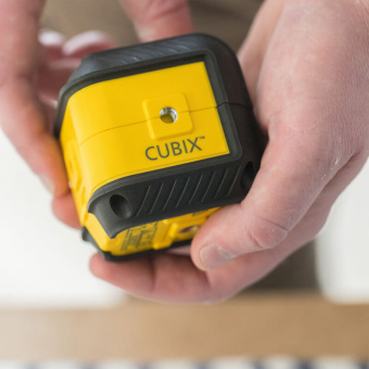 STANLEY STHT77499-1 Лазерный кросслайнер Cubix, зеленый, дальность 16м, ошибка +/- 0,6 мм/м