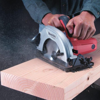 Дискова пила Makita M5802 (1.05 кВт, 190 мм)