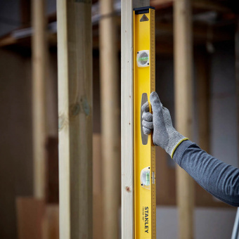 STANLEY 1-42-921 Уровень 80см алюминий, двутавр, 3 капсулы (1поворотная на 180°), 1,5 мм /м 