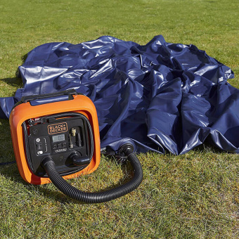 Компресор автомобільний BLACK + DECKER, напруга 12 В, максимальний тиск 11 бар, вага 1.8 кг