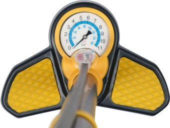 VOREL Насос ручний з манометром P=11 Bar, висота- 690-1150 мм, вужик- 1 м  | 82023