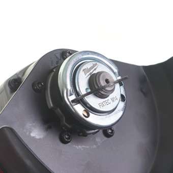 MILWAUKEE Углошлифовальная машина AGV 13-125 XSPDEB с AVS, тормозом и лопаточным выключателем | 4933