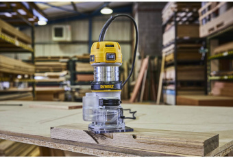 Фрезер окантовочный DeWALT D26200
