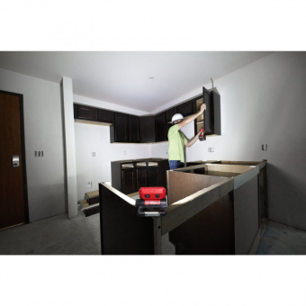 MILWAUKEE Аккумуляторный фонарь заряжаемый через USB L4 FFL-301 | 4933479766