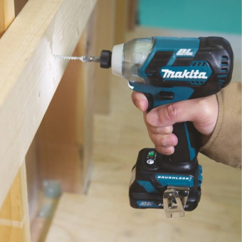 Акумуляторний ударний гайковерт Makita TD111DWME (10.8 В, 2х4 А*год, 135 Н*м)