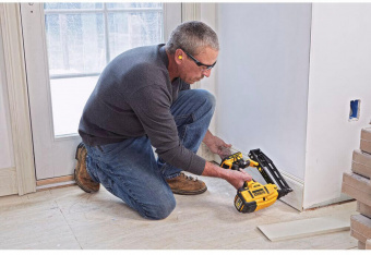 Пістолет цвяхозабивний акумуляторний безщітковий фінішний DeWALT, 18В XR Li-Ion 2 Аг, діаметр/довжин