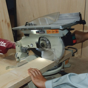 Пила торцювальна Makita LH1040 (1650 В, 260 мм)