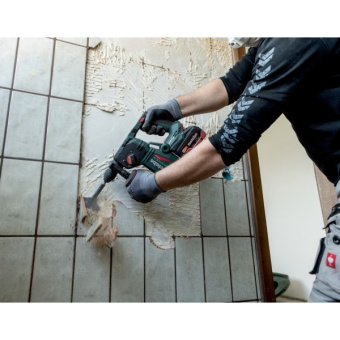 Акумуляторний перфоратор Metabo KH 18 LTX BL 24 (2х18 В, 4 А*год, 2.2 Дж) (601713800)