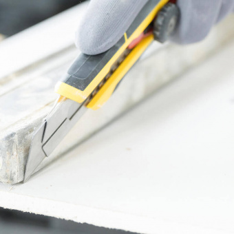 STANLEY FMHT10330-0 Нож FatMax, 25-мм лезвие с отламывающимися, винтовой фиксатор, L = 205 мм.