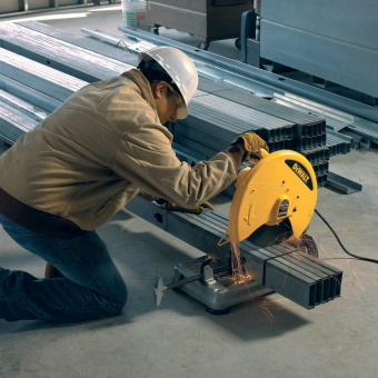 Пила монтажная  DeWalt, 2200 Вт, 355х25.4 мм, абразивный диск, 3800 об/мин.