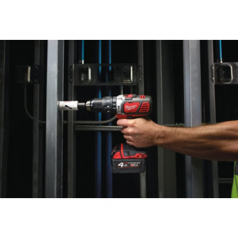 MILWAUKEE Дрель-шуруповерт аккумуляторная ударная M18BPD-402X крут мом. 60Нм | 4933446192