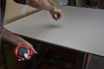 MILWAUKEE Шнур разметочный длиной 30 м/0,9 мм в комплекте с меловым порошком синий | 4932493814